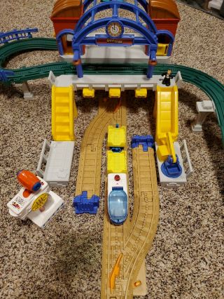 Fisher - Price Geotrax Rail And Road System Grand Central Station With Rc Train