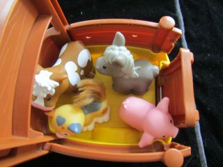 Fisher Price Little People tow And Pull Tractor Farmer Pig Horse Cat and Cow 2