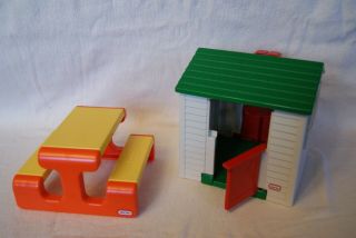 Vintage - Little Tikes Dollhouse Size Cozy Cottage Playhouse & Picnic Table