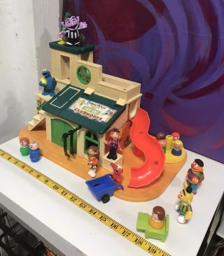 Vtg 1977 Fisher Price Play Family Little People Sesame Street Clubhouse / Extra