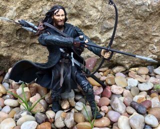 Marvel Toybiz Lord Of The Rings Aragorn Action Figure Lotr Collectable 2002