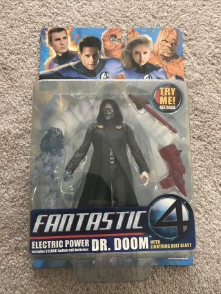 Toy Biz Fantastic 4 Electric Power Dr.  Doom Action Figure Lightning Bolt Blast