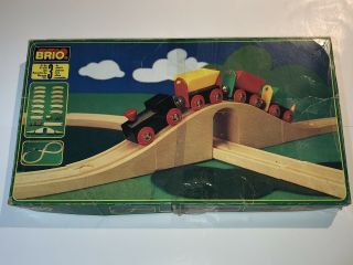 Brio 33125 Figure 8 Wooden Railway Toy Train Set.  Made In Sweden.