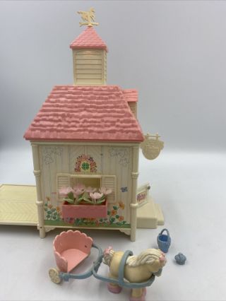 Vintage Fisher Price Precious Places Blue Ribbon Pony Stable Magnetic 1988