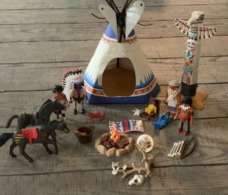 Playmobil Native American Indian Figures With Tee Pee And Accessories