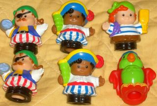 Fisher Price Little People 5 Pirates & 1 Parrot 2 Holding Coins 2 W Scope