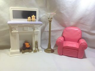 2002 Loving Family Dollhouse Living Room Furniture Fireplace Recliner Lamp