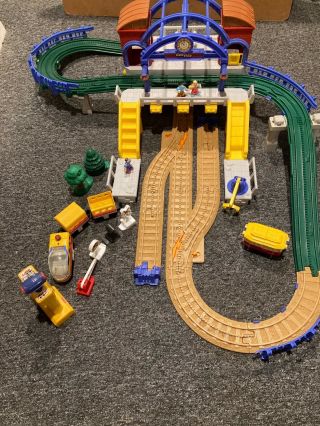 Fisher - Price Geotrax Rail And Road System Grand Central Station With Rc Train