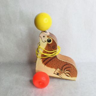 Vintage Fisher Price Pull Toy Seal 694 yellow ball Suzie Sea Lion Great Shape 3