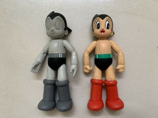 2 Astro Boy Figures With Hidden Heart Toy Robot Sci Fi Anime - Night & Day