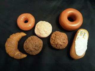 7 Pc.  Kid Sz Realistic Play Food Pretend Pastry / Éclair Doughnut Muffins Preown