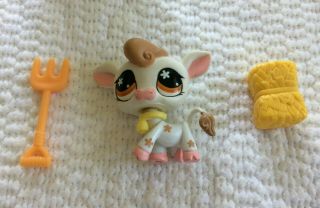 Littlest Pet Shop 476 Cow With Yellow Cowbell Brown Eyes Hay & Pitchfork