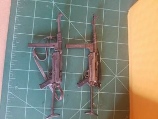 1/6th Dragon Ww2.  2 German Mp 40 Mechine Gun With Slide Bolt Removable Clips