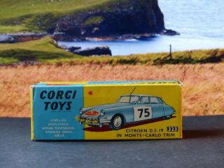Corgi Toys 323 Citroen Ds19 With Box