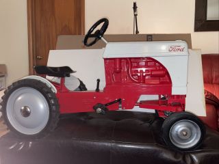 VINTAGE SCALE MODELS FORD 8N TOY DIECAST PEDAL TRACTOR MADE IN USA.  LOOK 2