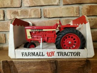 Ertl Ih Farmall 806 Toy Farm Tractor,  With Box
