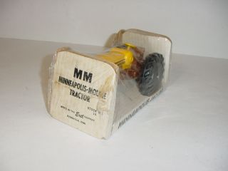 1/24 Vintage Minneapolis Moline M - 602 Tractor W/Bubble Box (1963) 4