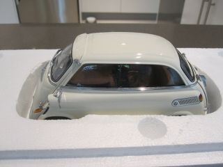 1:18 Autoart 70643 Bmw 600 Feather White Hard To Find