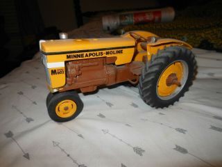 Minneapolis Moline M602 Toy Tractor 1/16 Tricycle Front