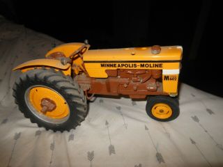 Minneapolis Moline M602 toy tractor 1/16 tricycle front 2