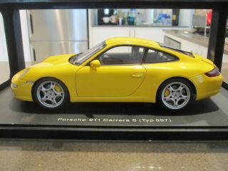1:18 Autoart 78022 Porsche 911 997 Carrera S Yellow