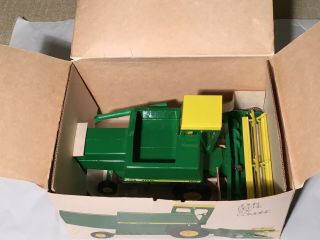 1/28 John Deere 6600 Toy Combine W/ Ice Cream Box