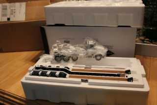 Sword Models Kenworth 4 - Axle Day Cab And Rogers Lowboy With Flip Axle - White W