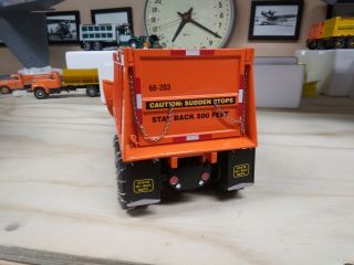 FIRST GEAR 1/25 1960 MACK B - 61 STATE HIGHWAY DUMP TRUCK WITH PLOW MIB 2
