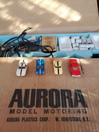Aurora Model Motoring Ho Tjet 4 Lane Slot Car Race Track Set 1317 W/4 Cars
