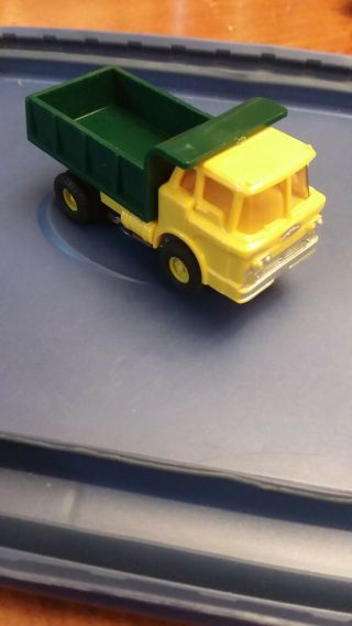 Aurora Vibrator Ford Dump Truck Model Motoring Lemon - Yellow/green 1582