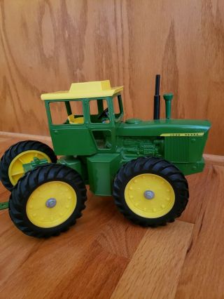 John Deere 7520 4 Wheel Drive Toy Tractor.  1/16 Scale. 5