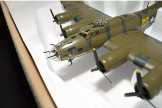 CORGI AVIATION ARCHIVE AA333301 B - 17F FLYING FORTRESS ' MEMPHIS BELLE ' 1:72 SCALE 3