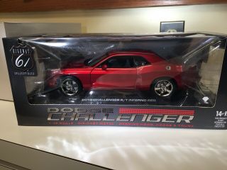 2010 Dodge Challenger Rt 1/18 Scale Diecast Model Car By Highway 61