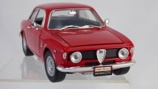 Road Signature 1:18 Red 1965 Alfa Romeo Giulia Sprint Gta Bertone Car Model Toy