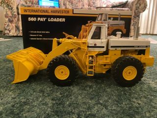 International Ih 560 Pay Loader - First Gear 1:25 Scale Model 40 - 0071