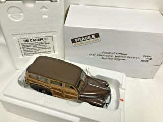 Danbury 1941 Chevrolet Special Deluxe Station Wagon 1:24 Die Cast Car