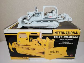 International Ih Td - 25 Dozer - White - First Gear 1:25 Scale Model 79 - 0167