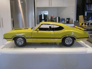 1/18 Acme A1805606 1970 Oldsmobile 442 W30 Release 2 Yellow Last One