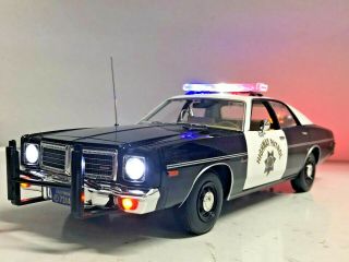1/18 Dodge Coronet " Chp California Highway Patrol B/w Police Lights Ut