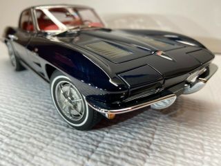 AUTOart Millennium 1:18 1963 Chevrolet Corvette Coupe Sting Ray,  Daytona Blue 2
