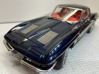 AUTOart Millennium 1:18 1963 Chevrolet Corvette Coupe Sting Ray,  Daytona Blue 3