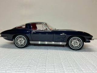 AUTOart Millennium 1:18 1963 Chevrolet Corvette Coupe Sting Ray,  Daytona Blue 5