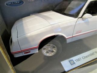 WELLY 1987 CHEVROLET MONTE CARLO SS 1/18 DIE CAST MODEL.  NEVER OUT OF BOX.  WHITE 4