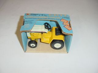 1/16 Vintage International Cub Cadet Lawn & Garden Tractor W/blue Box