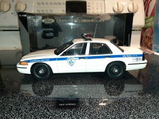 1:18 Autoart Ford Crown Victoria Montreal Police