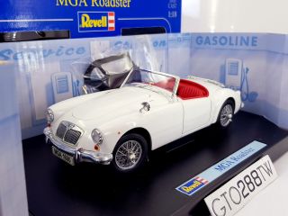 Revell 1:18 Scale Mg Mga 1600 Roadster (cream White) With Top