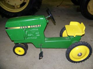 Toy Pedal Tractor John Deere 520