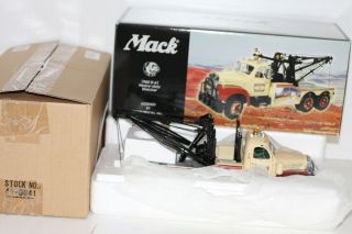 First Gear 1/25 Mack B61 Wrecker " Bulldog Towing " In Maroon & Cream