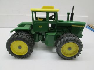 JOHN DEERE 7520,  WITH DUALS,  FROM 70 ' S 2