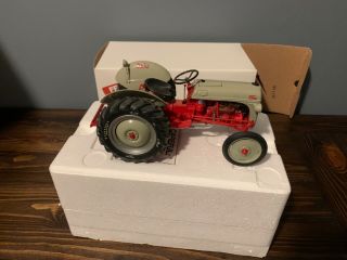 Danbury 1952 Ford 8n Tractor 1:16 Scale With Box